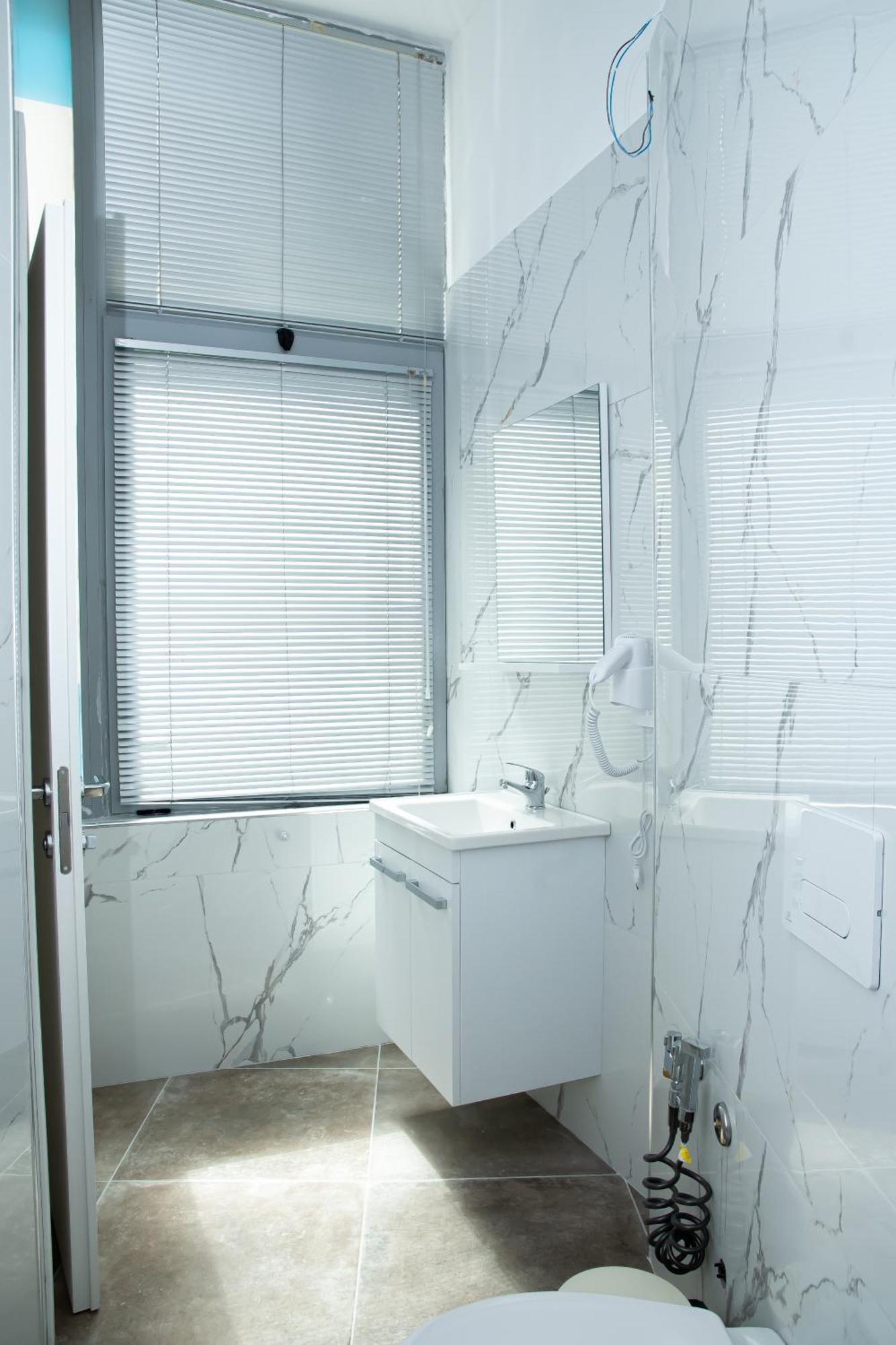 Alv Rent Rooms Vlore Bagian luar foto
