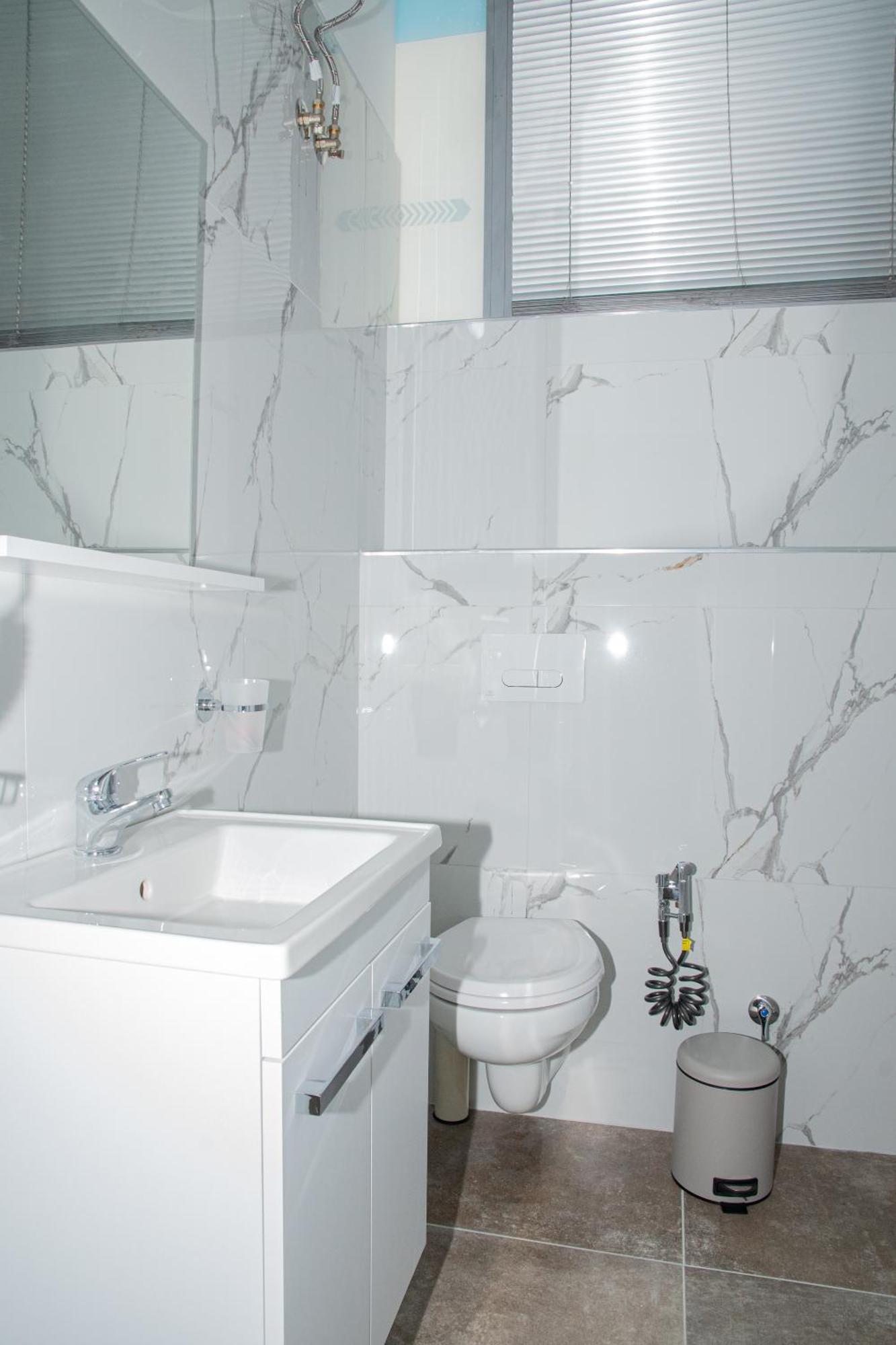 Alv Rent Rooms Vlore Bagian luar foto