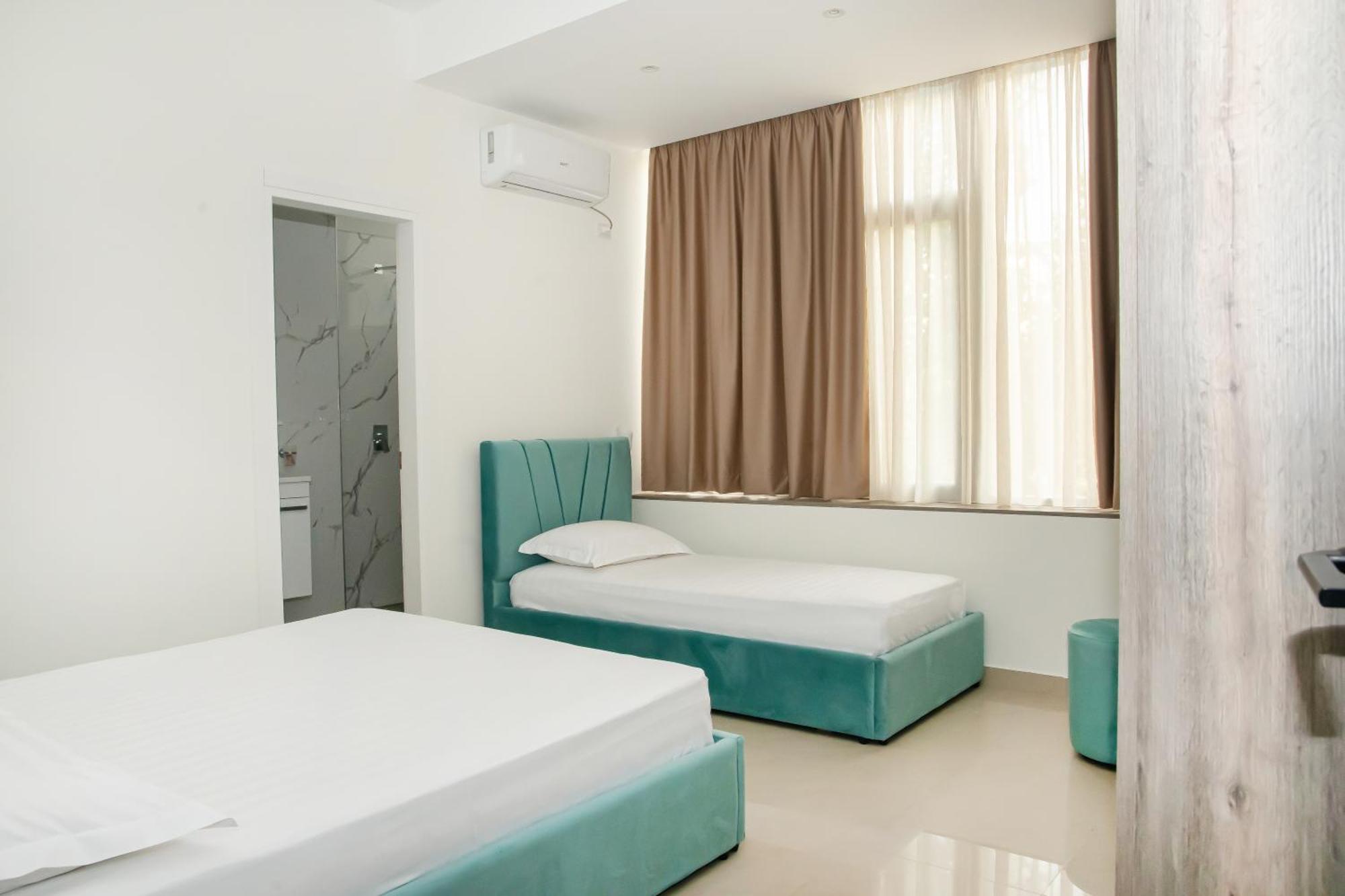 Alv Rent Rooms Vlore Bagian luar foto