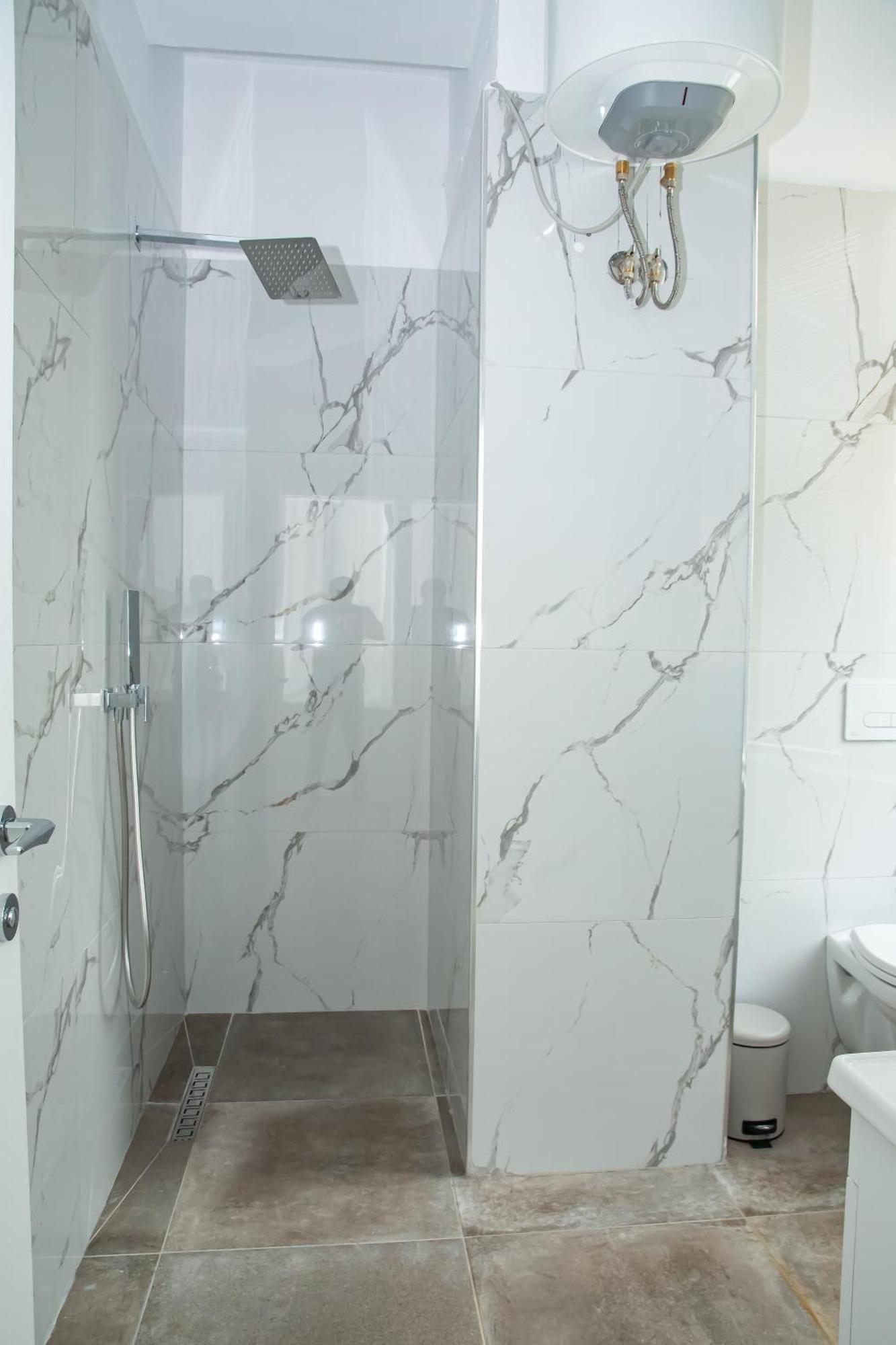 Alv Rent Rooms Vlore Bagian luar foto