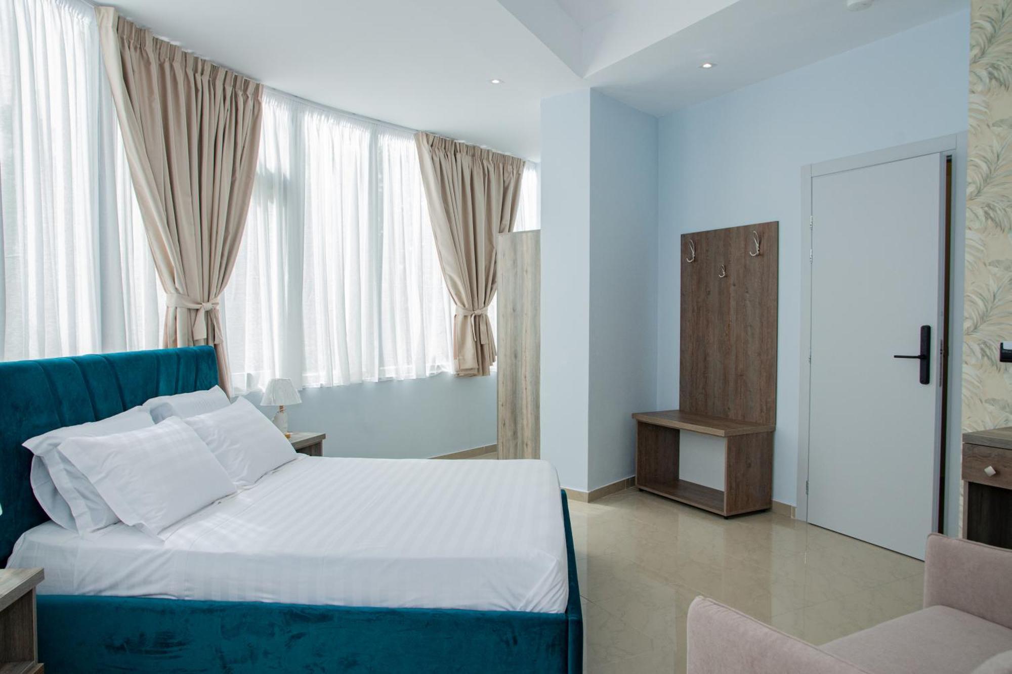 Alv Rent Rooms Vlore Bagian luar foto