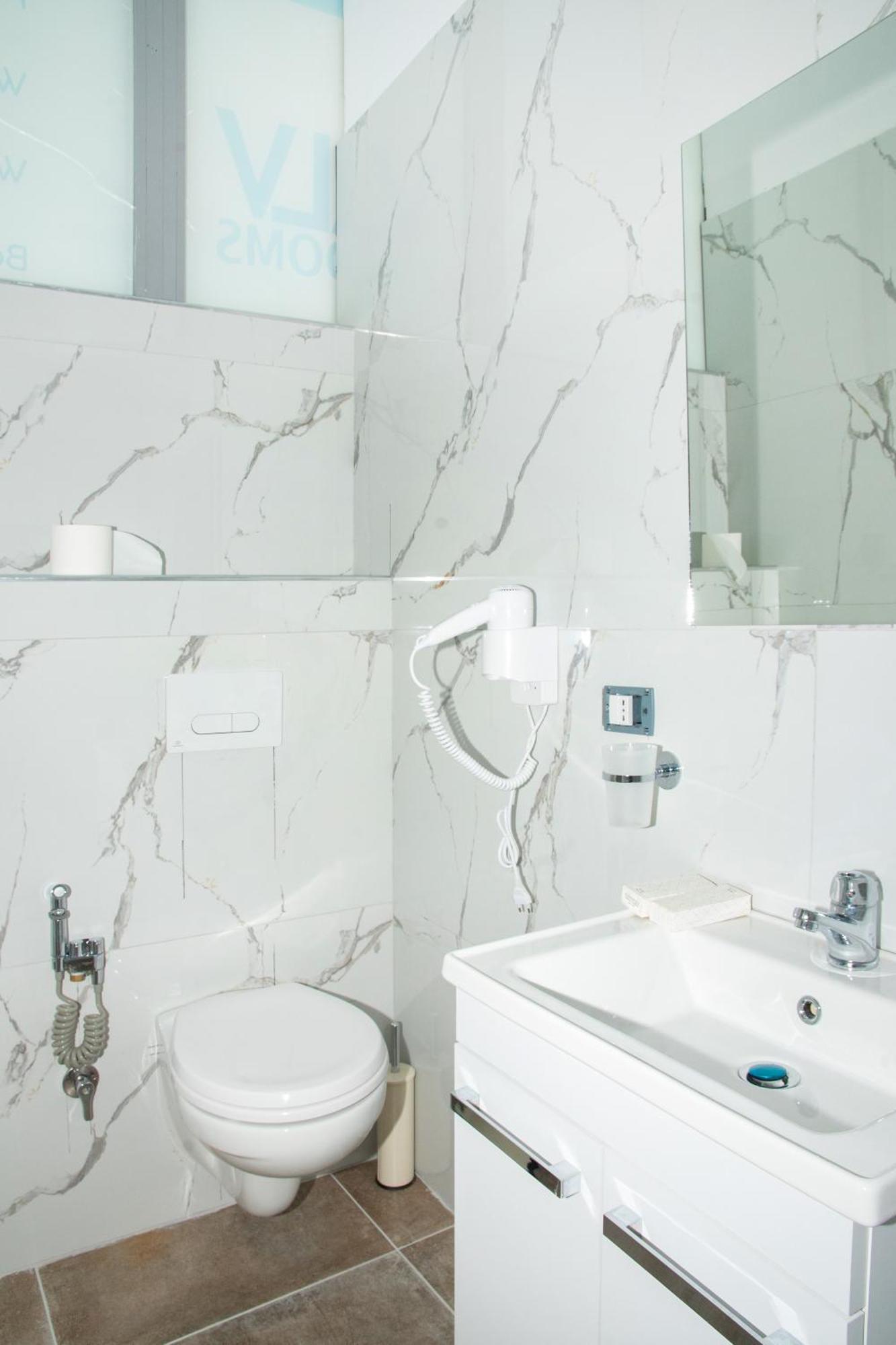 Alv Rent Rooms Vlore Bagian luar foto