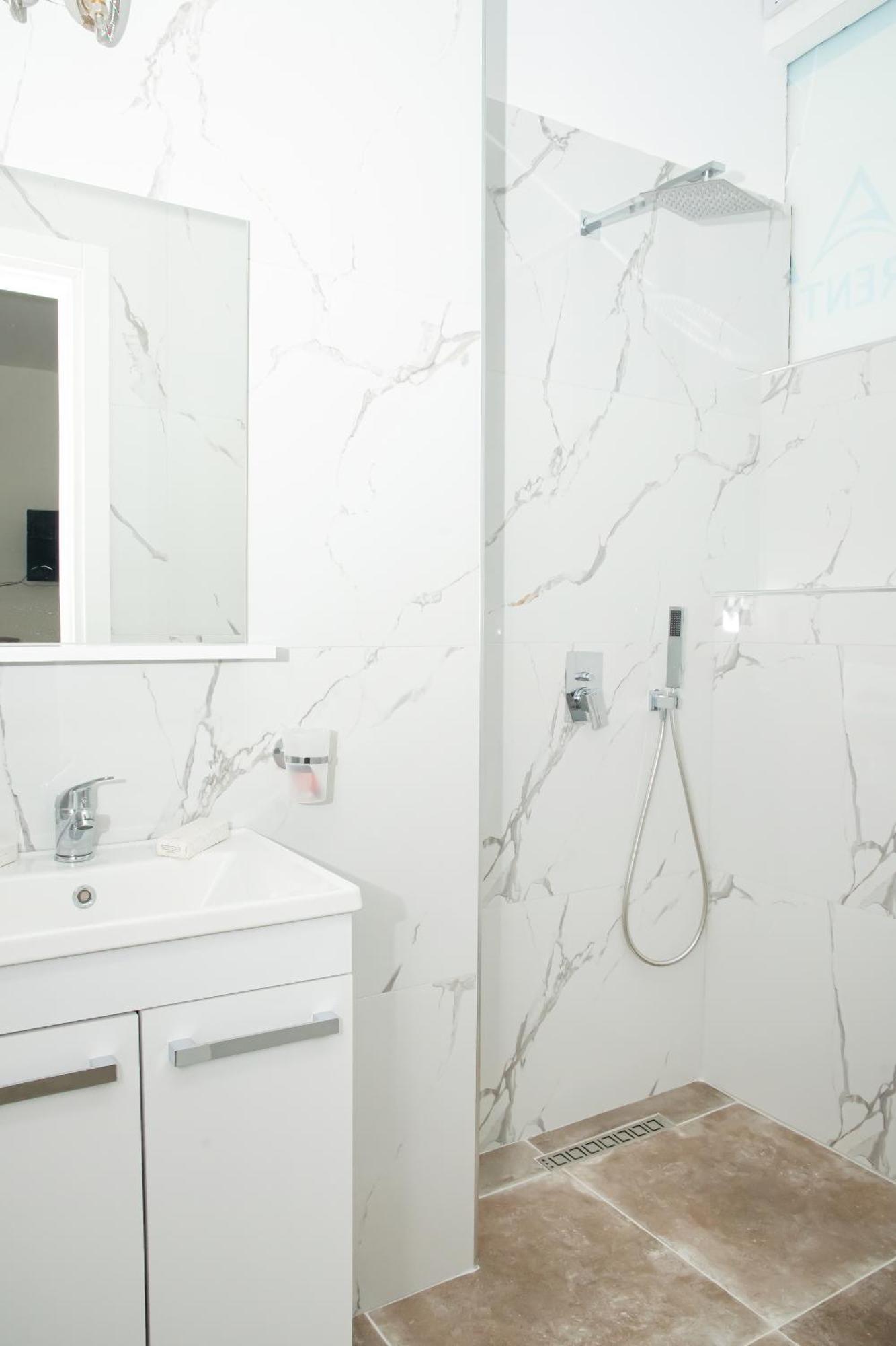 Alv Rent Rooms Vlore Bagian luar foto