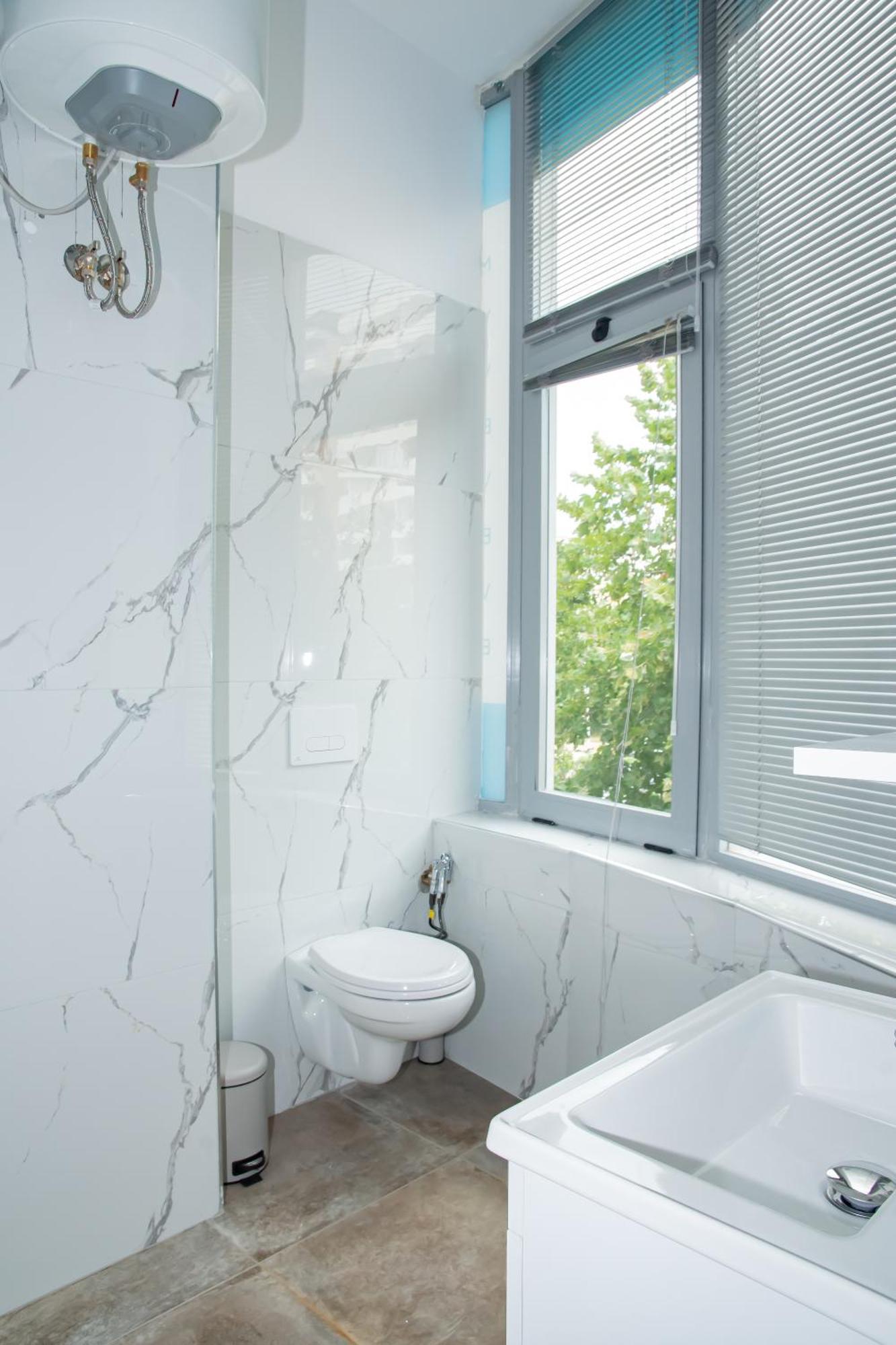 Alv Rent Rooms Vlore Bagian luar foto