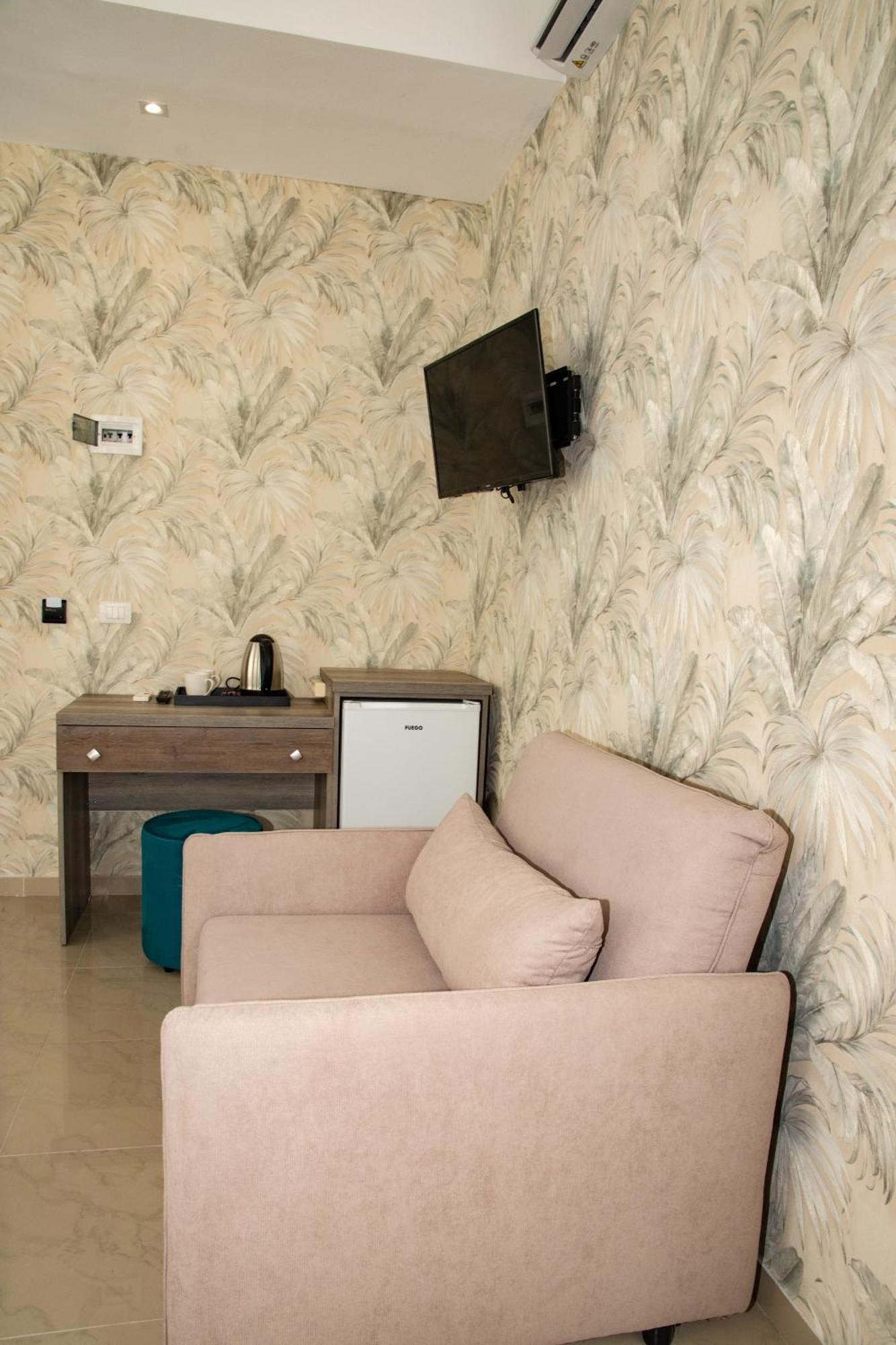 Alv Rent Rooms Vlore Bagian luar foto
