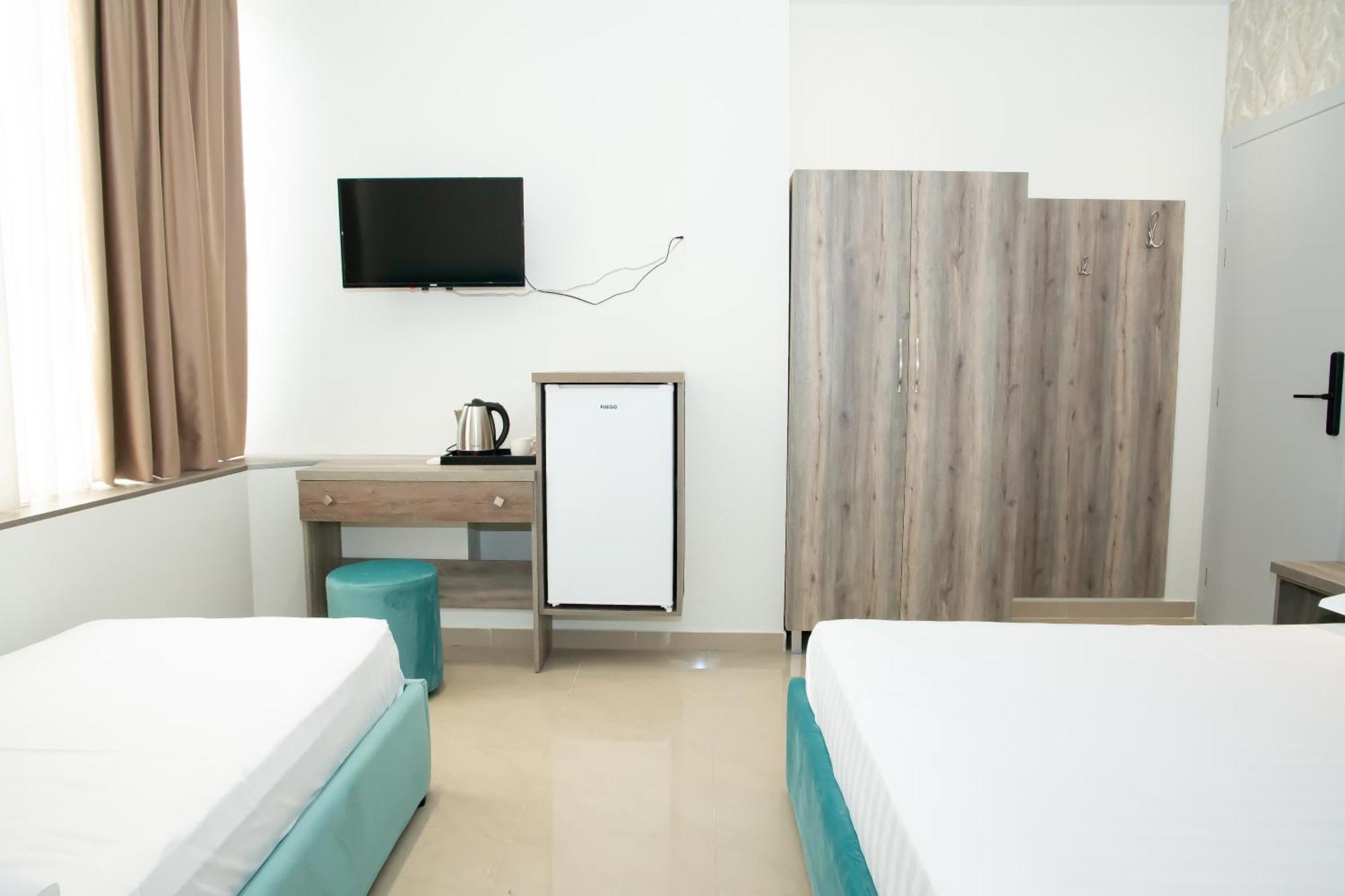Alv Rent Rooms Vlore Bagian luar foto