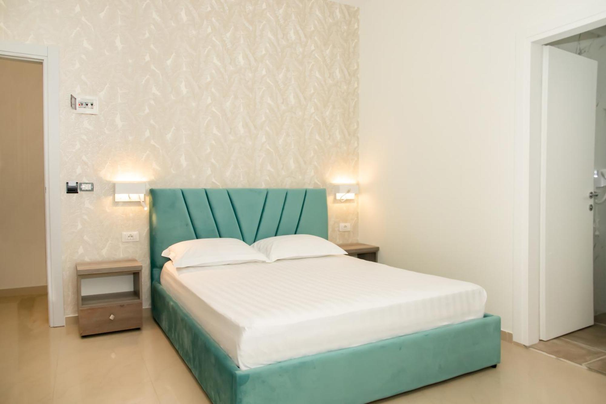 Alv Rent Rooms Vlore Bagian luar foto